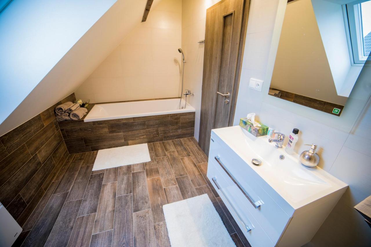 Apartman Dvorce Straz nad Nezarkou ภายนอก รูปภาพ